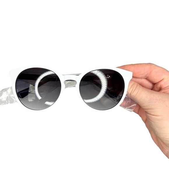 Isaac Mizrahi New York IM 30205 Full Rim White and Black Acetate Sunglasses main image 10